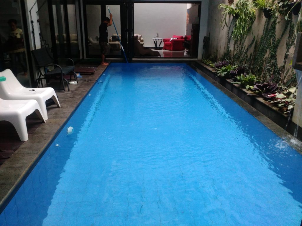pembangunan kolam renang pribadi