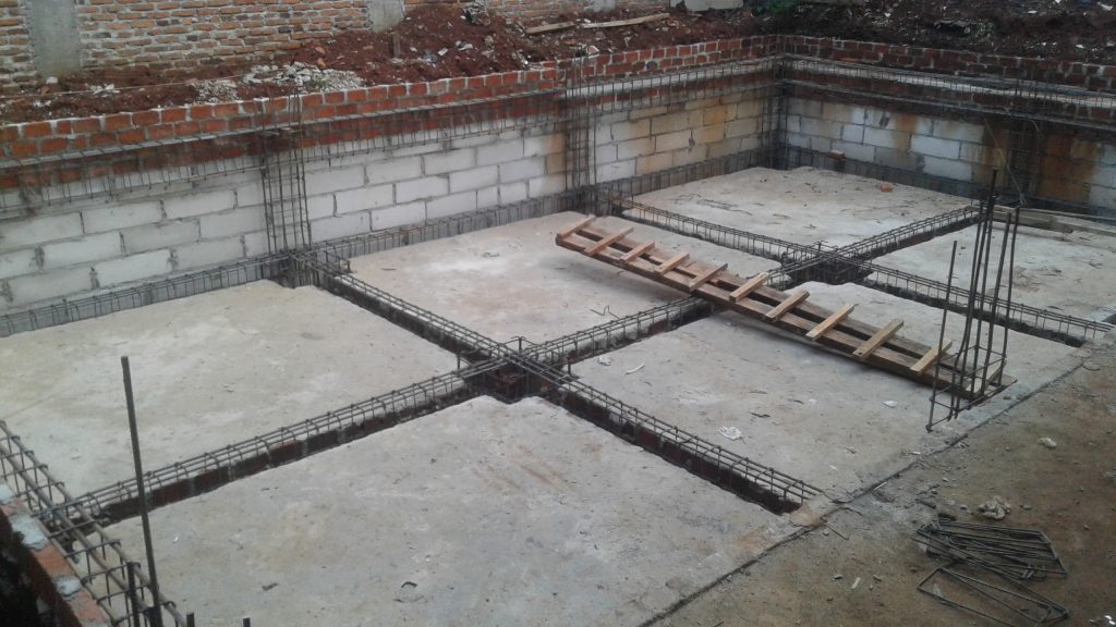 konstruksi awal kolam renang